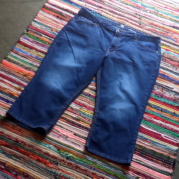 Lee Riders Mid Rise Capri Jeans-#1719+ - Picture 7 of 13
